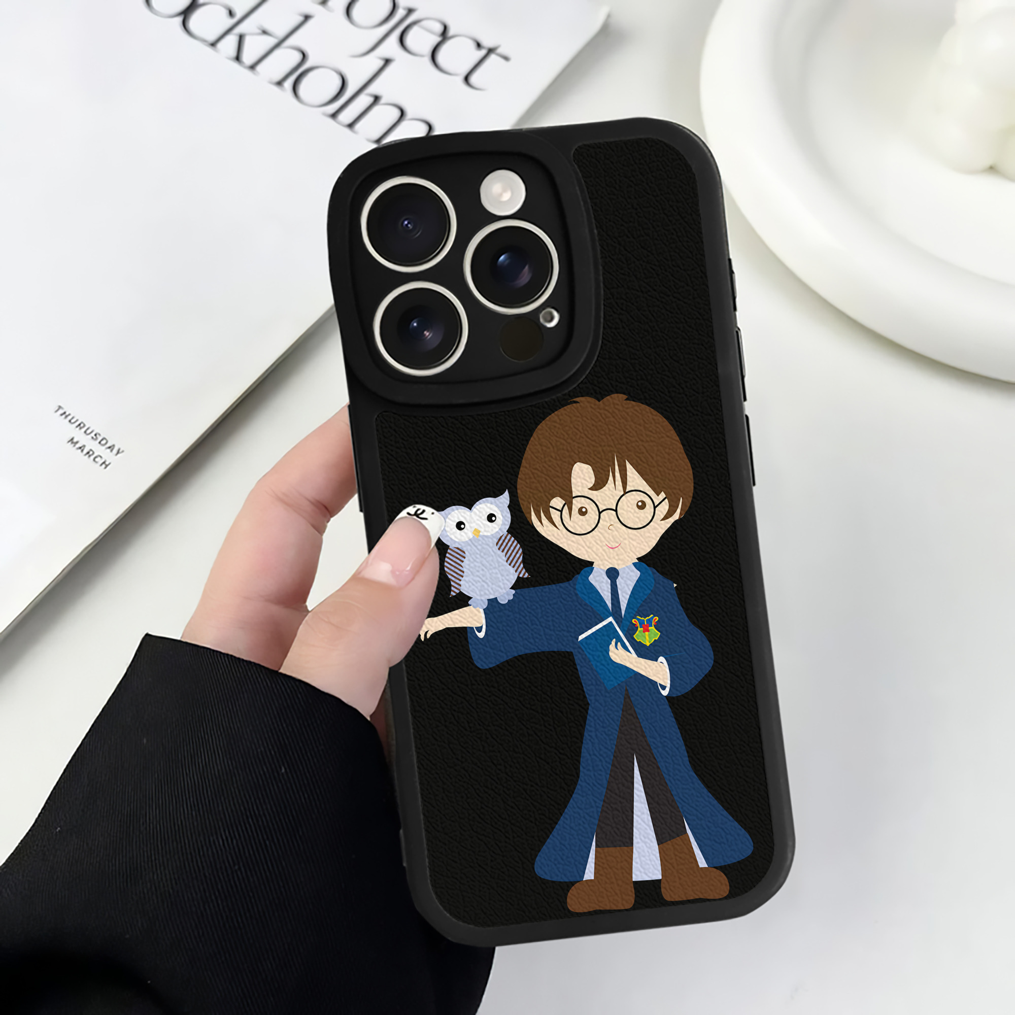 （画像用） Harry Potter ハリー・ポッターシリーズ 【iPhone 16シリーズ対応】シリコンスマホケース（レザー調） 材質：シリコン